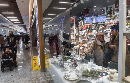 Russia New Year Season Retail