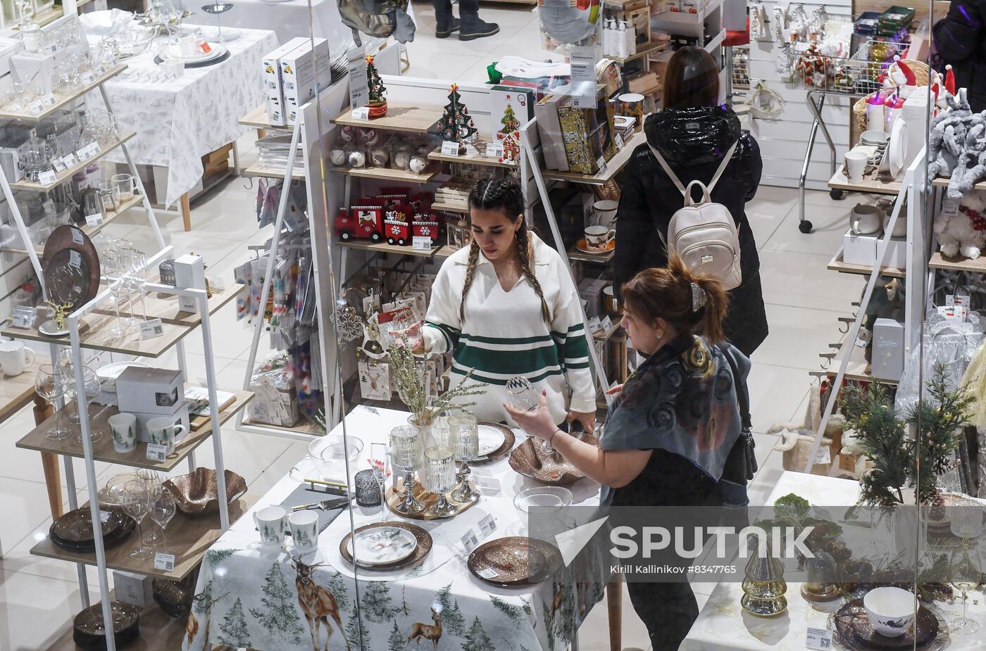 Russia New Year Season Retail