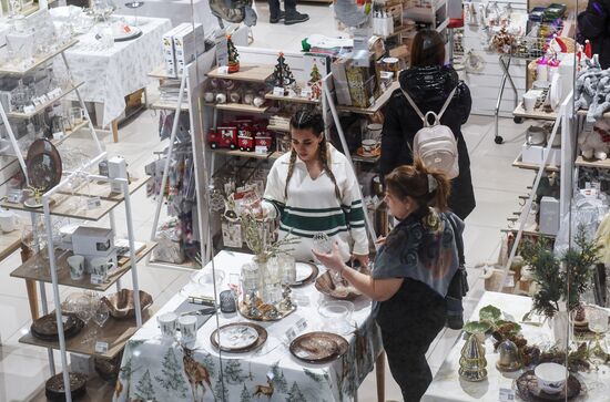 Russia New Year Season Retail