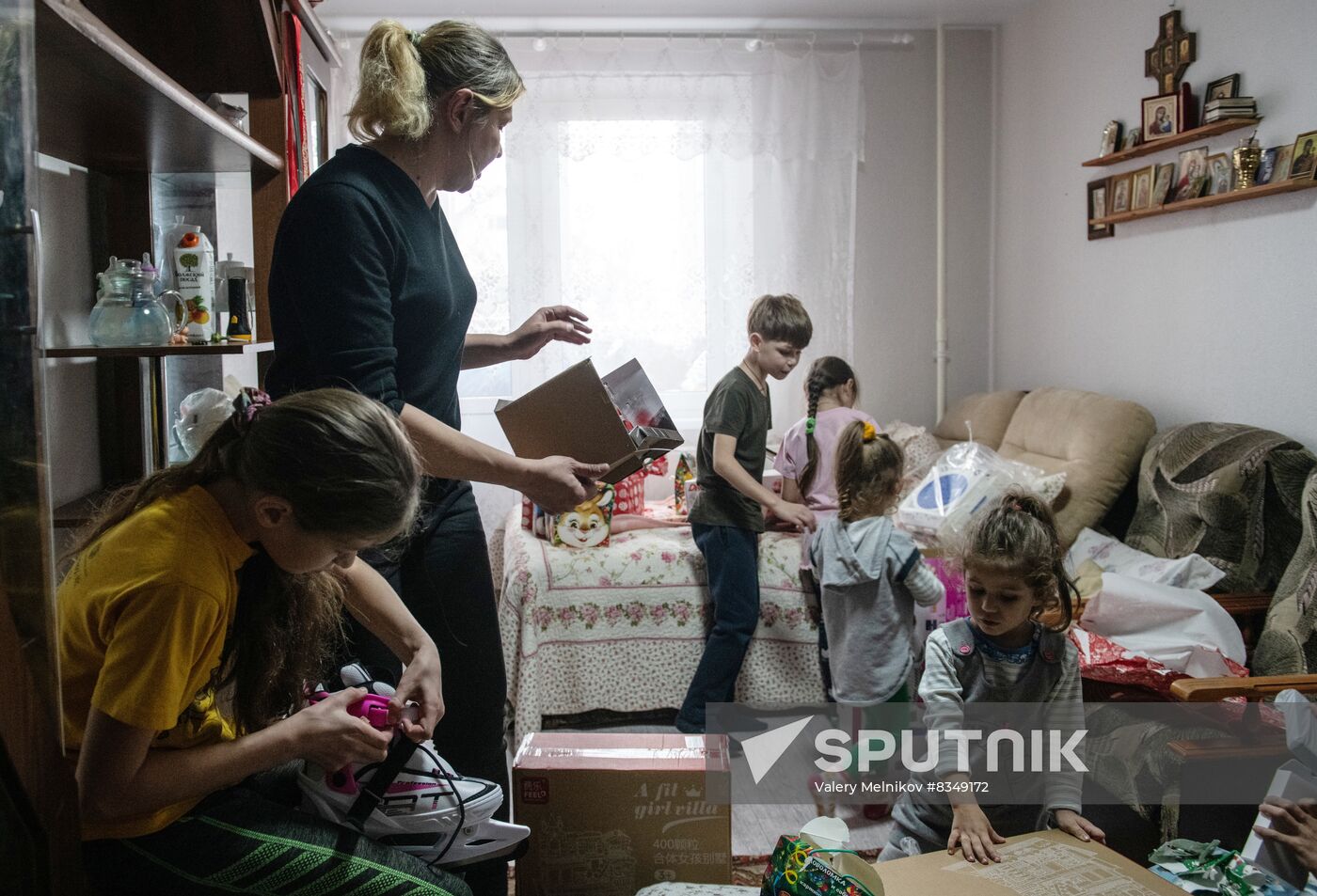 Russia DPR New Year Season Charity