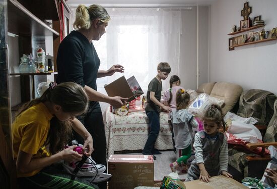 Russia DPR New Year Season Charity