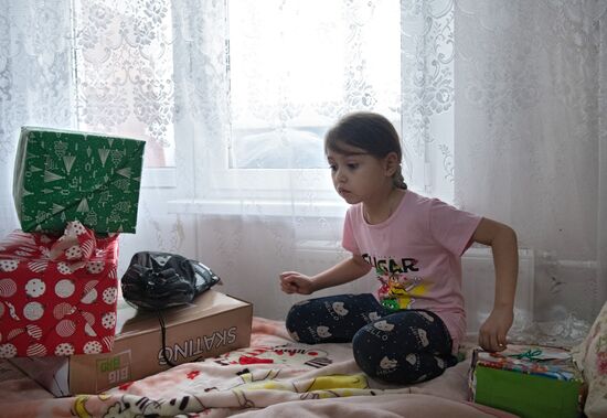 Russia DPR New Year Season Charity