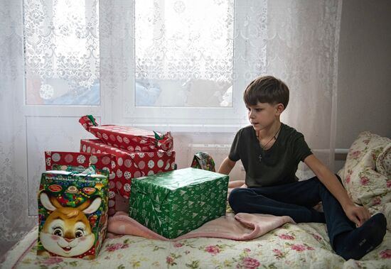 Russia DPR New Year Season Charity