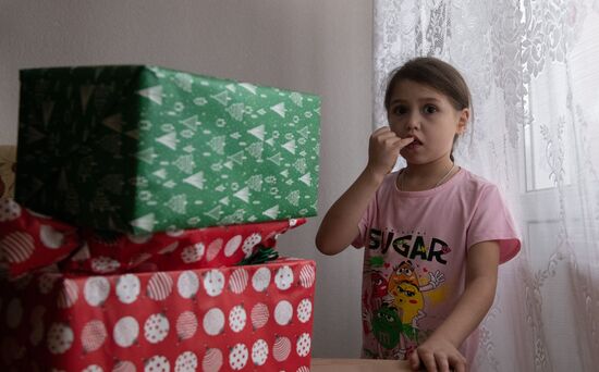 Russia DPR New Year Season Charity