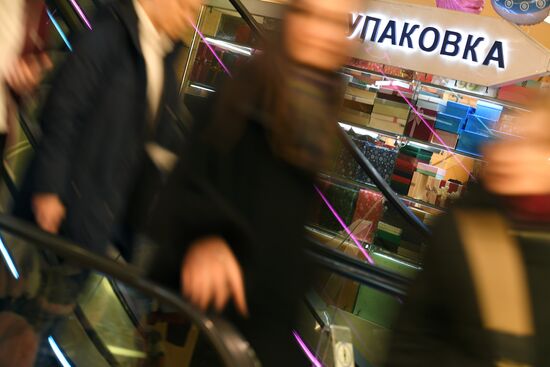 Russia New Year Season Retail