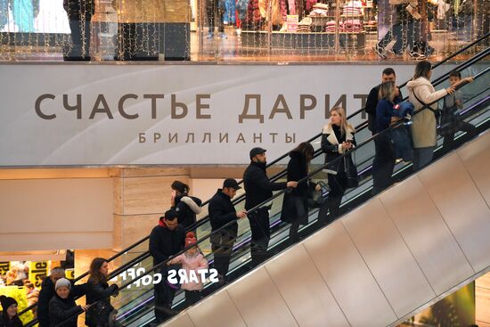 Russia New Year Season Retail