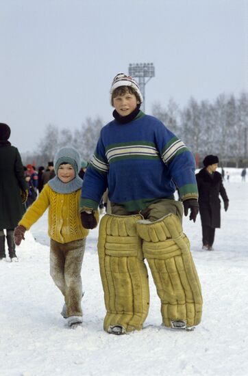 Young ice hockey club members at Nauka (Science) Stadium