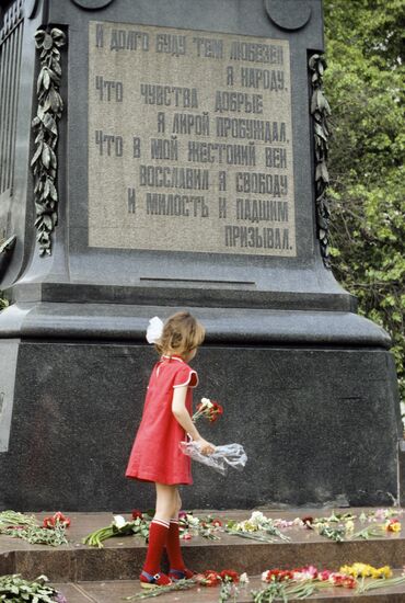Laying flowers at Alexander Pushkin Monument in Moscow