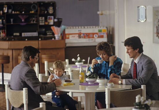 Video cafe