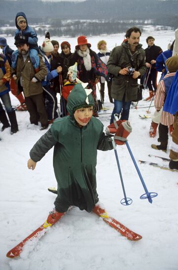 Alpine skiing carnival in Moscow Region