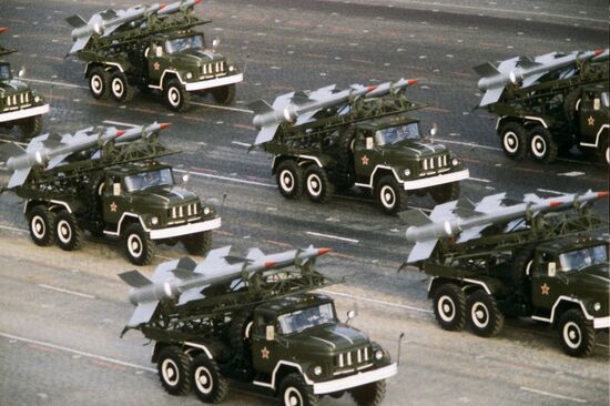 Military parade to mark 70th anniversary of October Revolution