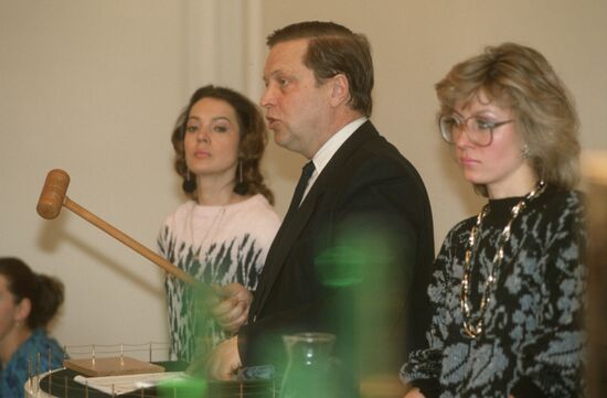 Glass artists' auction