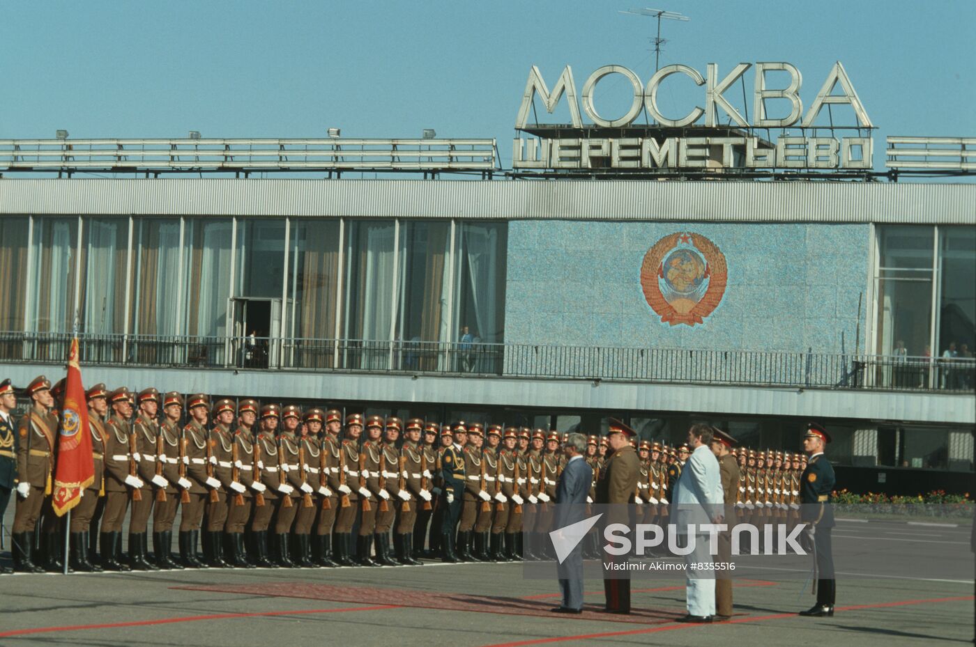 US Secretary of Defense Frank Carlucci visits USSR