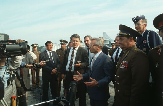 US Secretary of Defense Frank Carlucci visits USSR