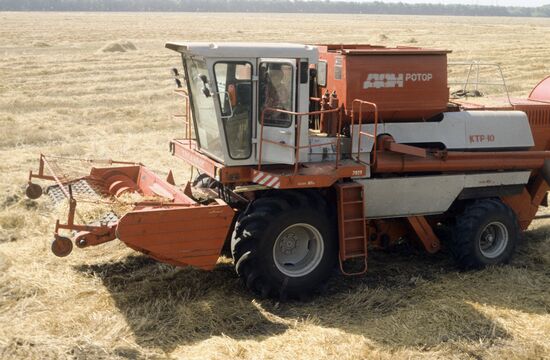 New Don-Rotor combine harvester produced byTaganrog Combine Plant