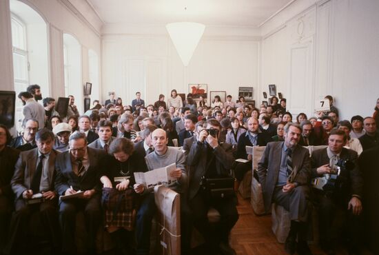 Art auction organized by Soviet Cultural Foundation