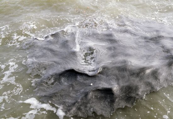 Pollution of Sea of Azov by oil spills