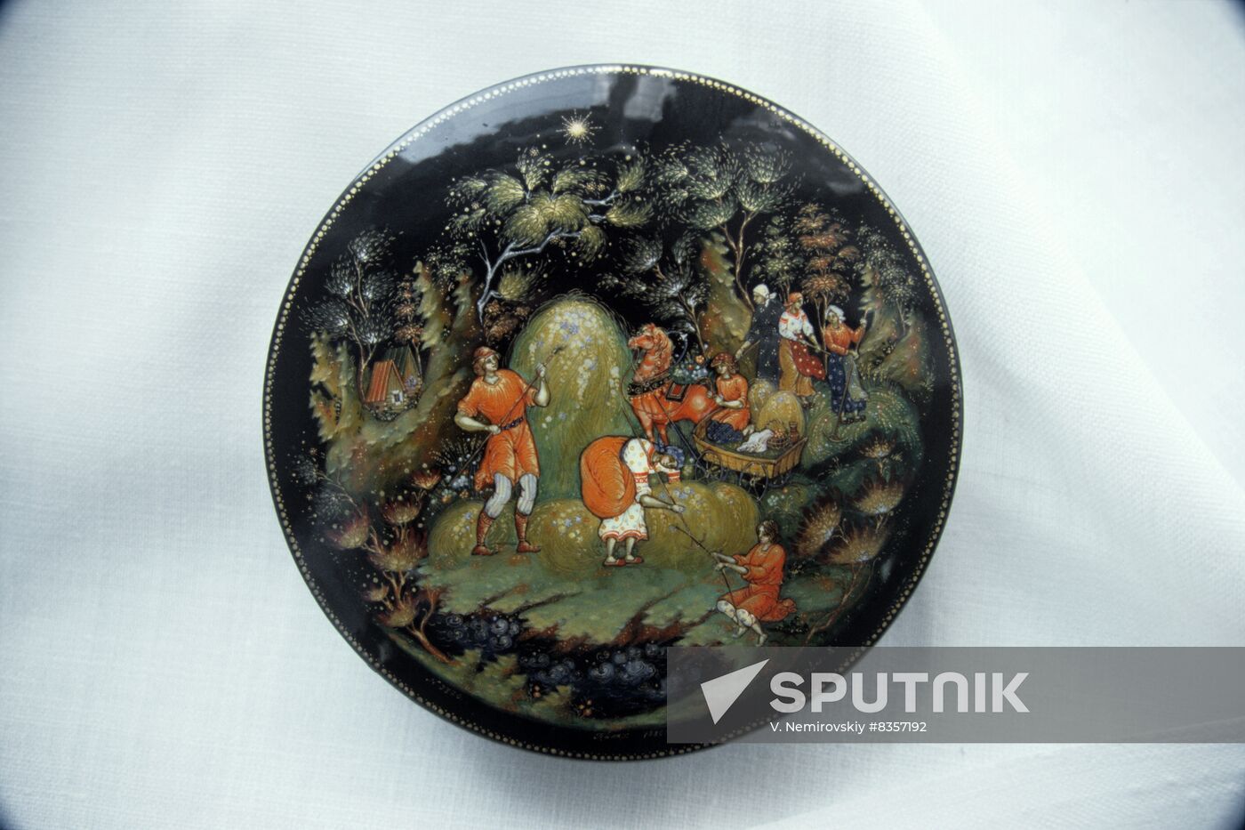 Palekh lacquer miniature