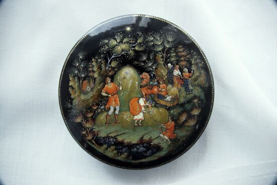 Palekh lacquer miniature