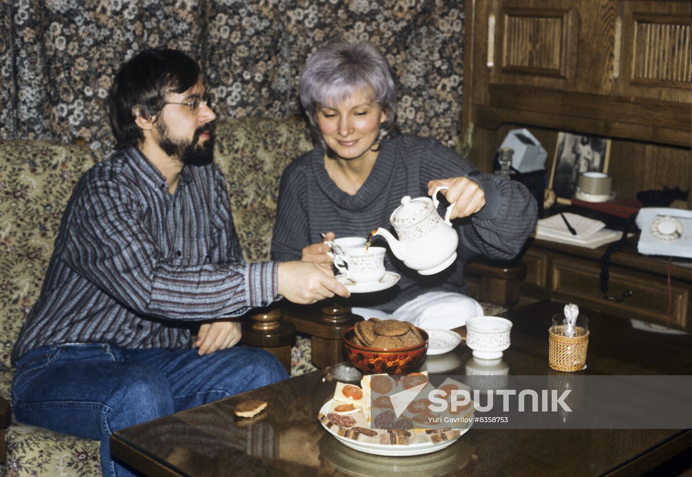 Artists Vladimir Petrov-Gladky and Tamara Glytnyova at home
