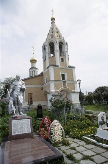 Monument to Soviet troops at the Cathedral of the Nativity of the Most Holy Mother of God in Gorodnya