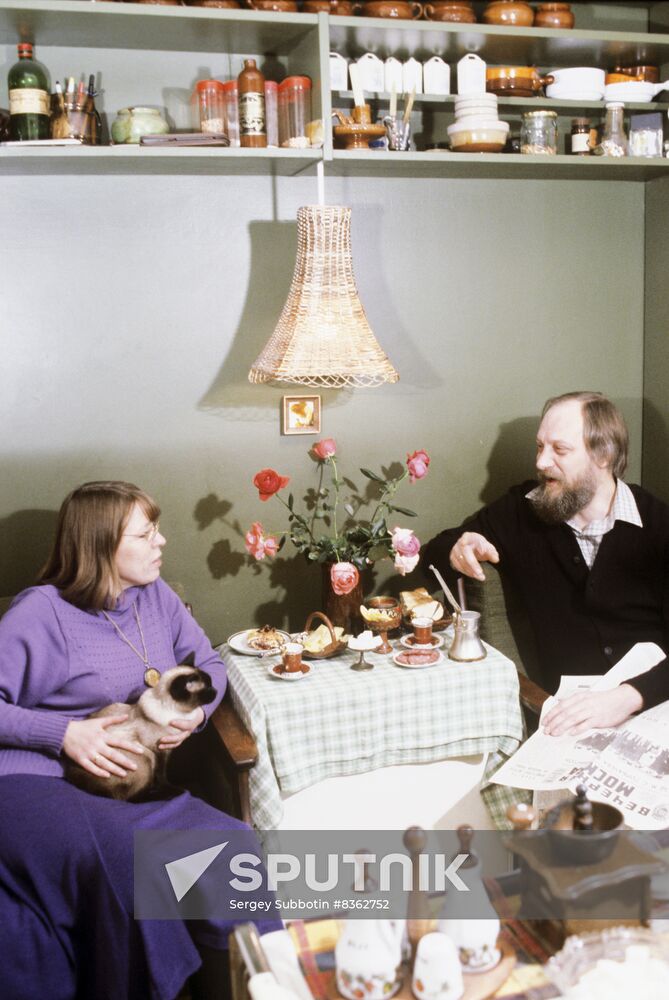 Soviet artist Lyubov Yukina and her dolls