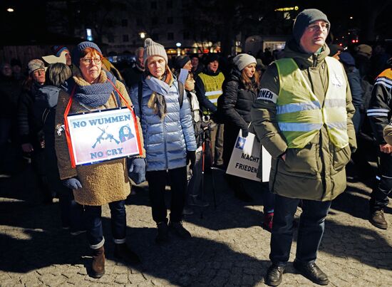 Germany Ukraine Heavy Arms Providing Protest