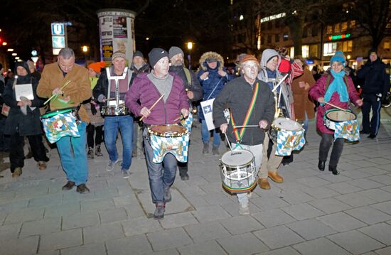 Germany Ukraine Heavy Arms Providing Protest