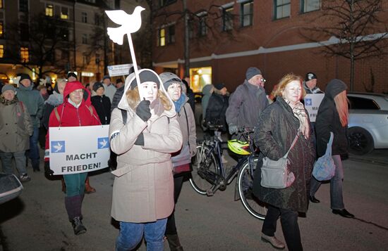 Germany Ukraine Heavy Arms Providing Protest