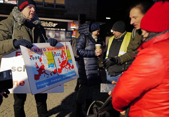 Germany Ukraine Heavy Arms Providing Protest