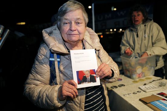 Germany Ukraine Heavy Arms Providing Protest