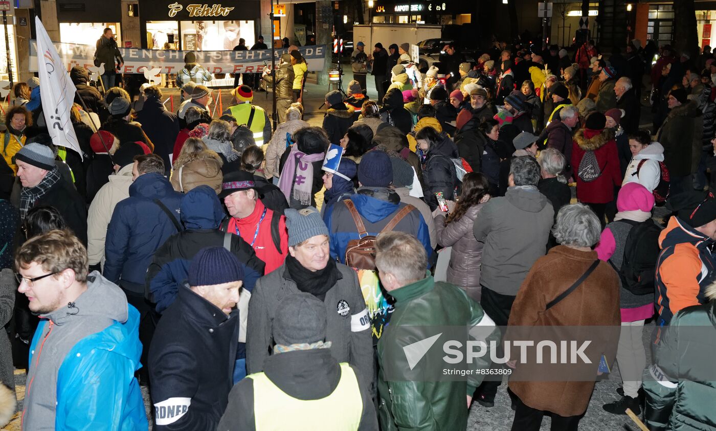 Germany Ukraine Heavy Arms Providing Protest