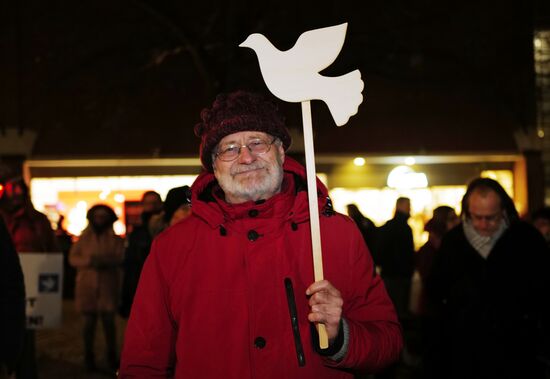 Germany Ukraine Heavy Arms Providing Protest