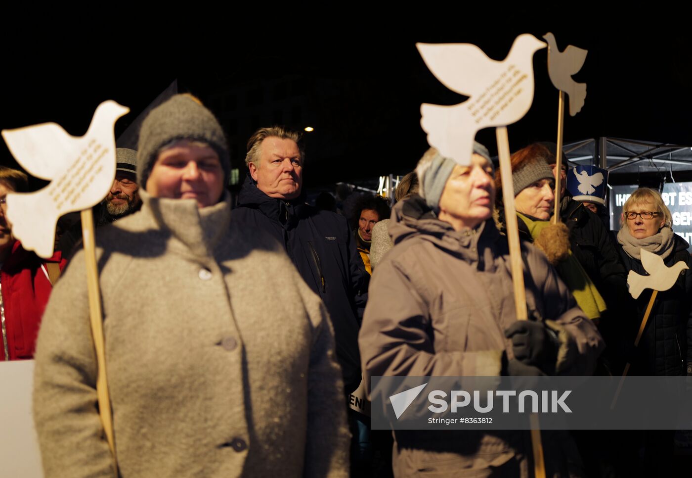 Germany Ukraine Heavy Arms Providing Protest