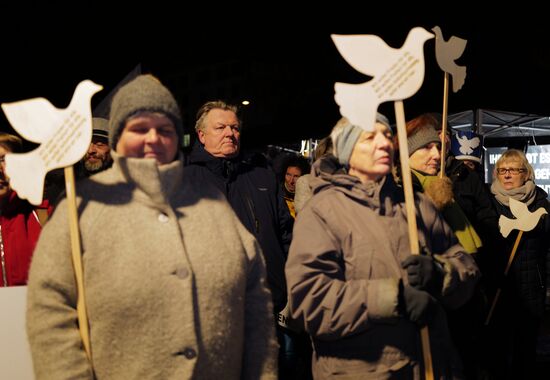 Germany Ukraine Heavy Arms Providing Protest