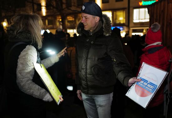 Germany Ukraine Heavy Arms Providing Protest