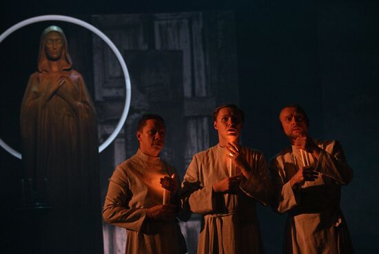 Russia Theatre Flight