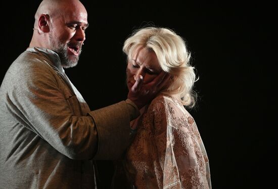 Russia Theatre Flight