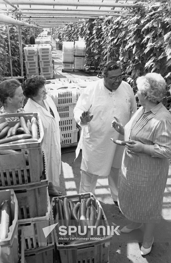 Indian journalist Navin Suri visits USSR