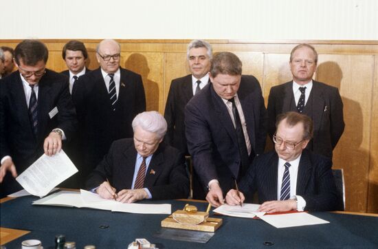FRG delegation visits the Soviet Union