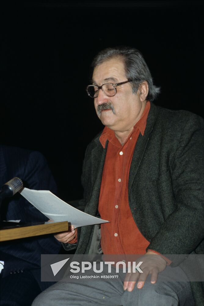 Writer Heinrich Sapgir