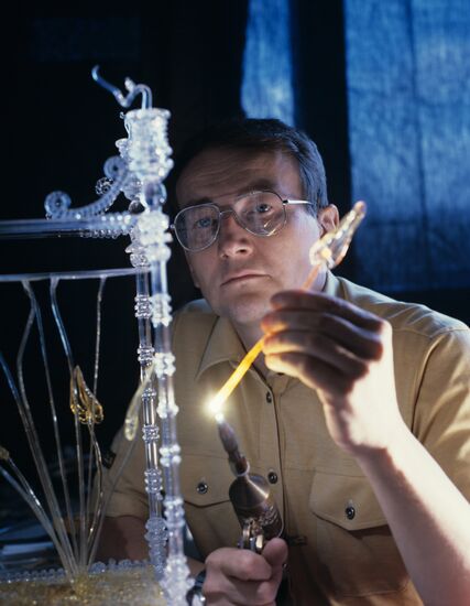 Glassblower Alexei Zelya