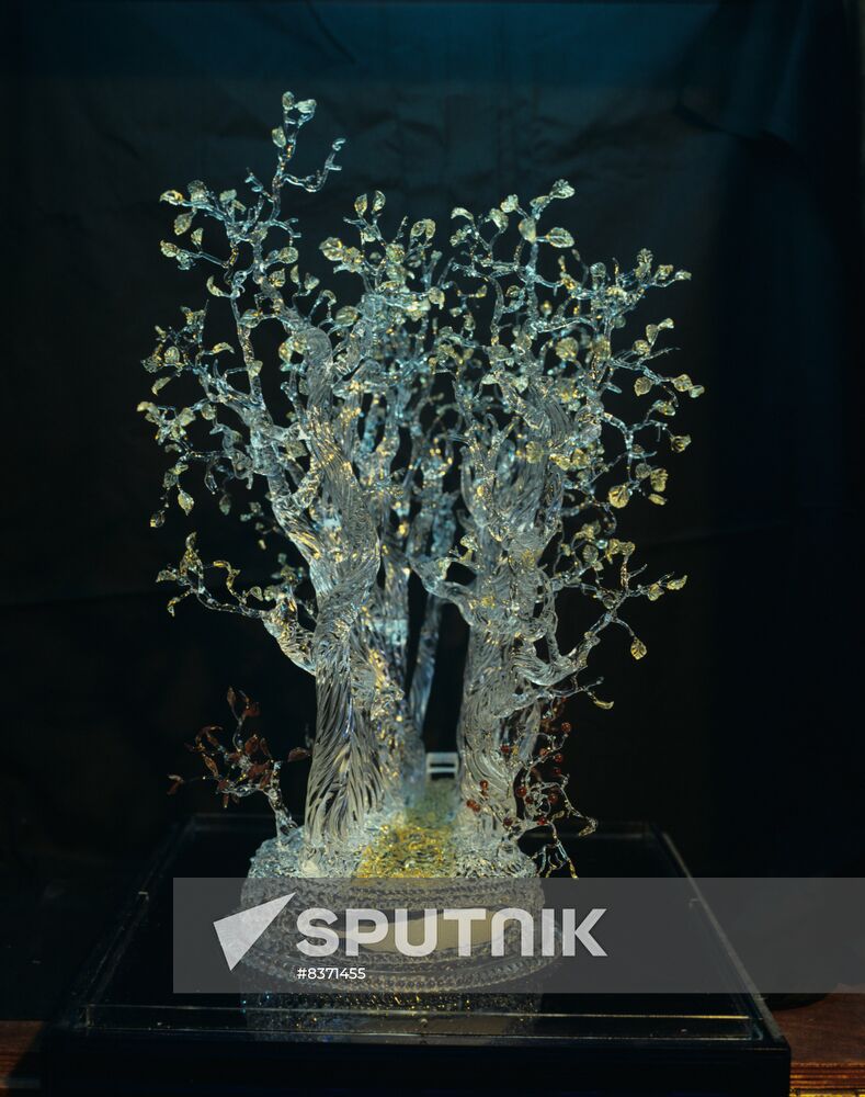 Glassblower Alexei Zelya