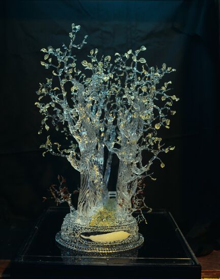 Glassblower Alexei Zelya