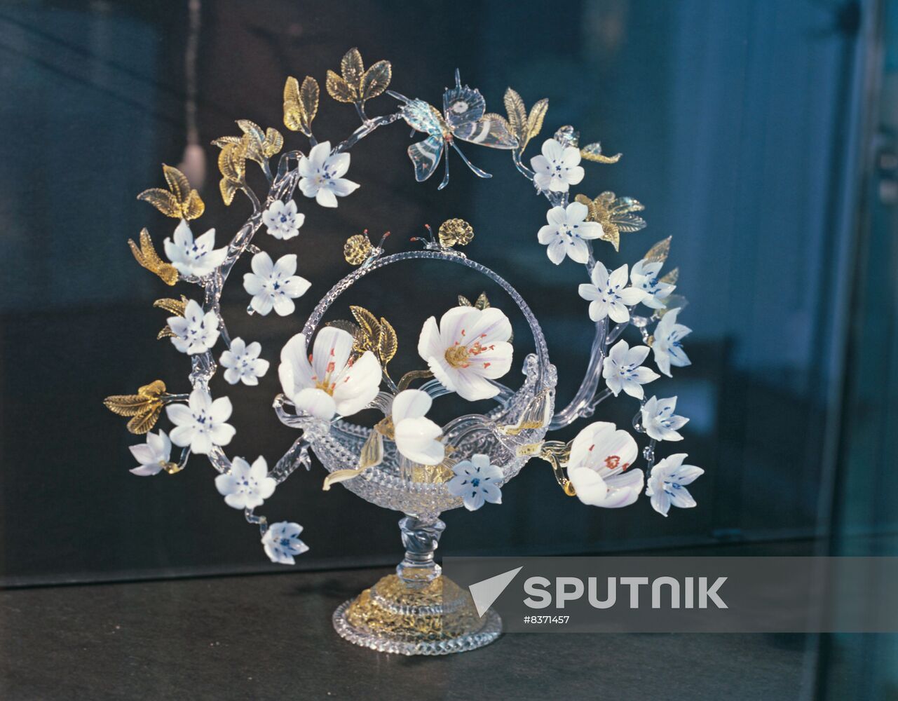 Glassblower Alexei Zelya