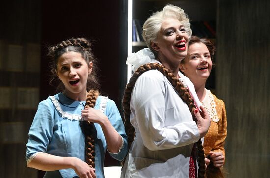 Russia Theatre Women of Lazarus