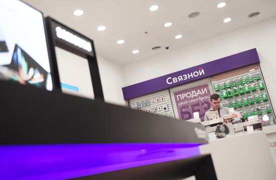 Russia Svyaznoy Retailer Bankruptcy