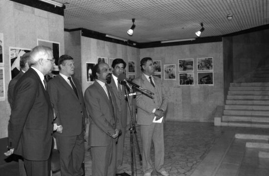 Exhibition 1,000 Days of Intifada at Novosti Information Agency