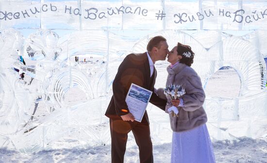 Russia Siberia Mass Wedding