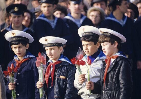 Welcoming crew of tanker Lugansk at Novorossiisk seaport